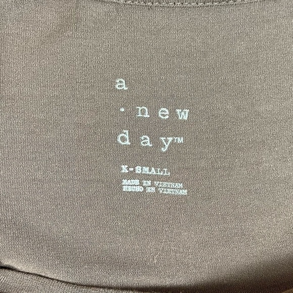 District Made A New Day XS Tank Top Bundle Oversized Flowy Whiskey Beer - Picture 5 of 13